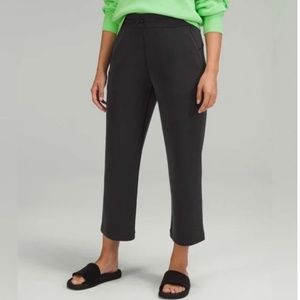 Lululemon Softstreme High-Rise Straight Leg Crop Sweatpant in Black Size 4
